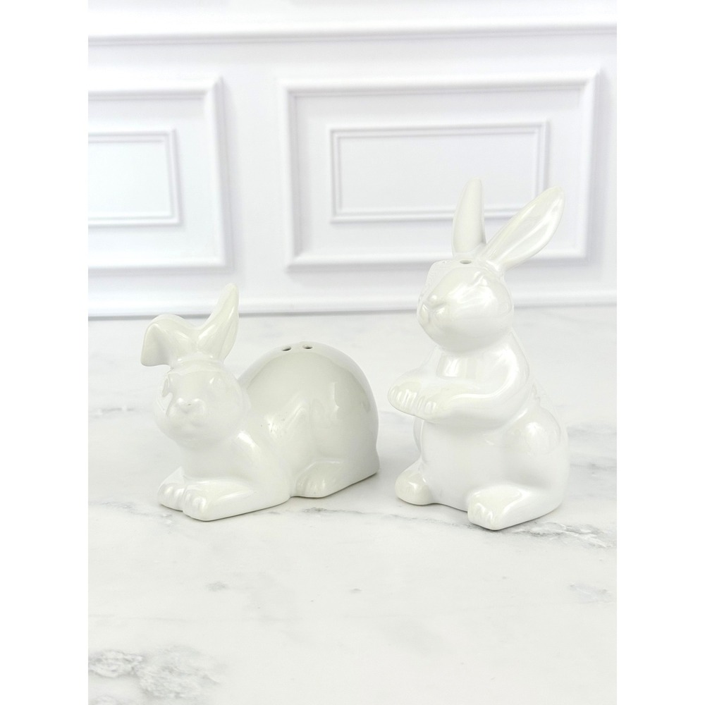 VTG Martha Stewart White Ceramic Bunny Rabbit Salt Pepper Shaker Set
